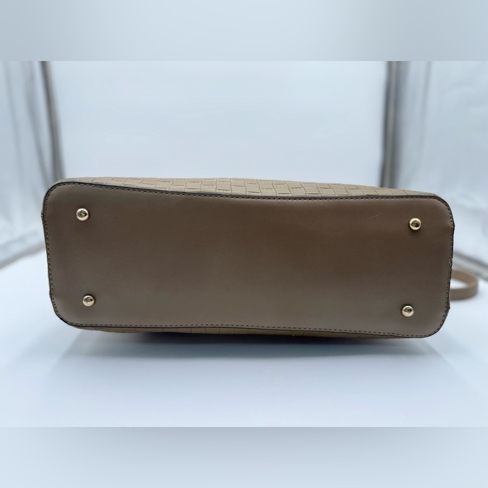 Beautiful Faux Leather Large Satchel - Picture 3 of 9